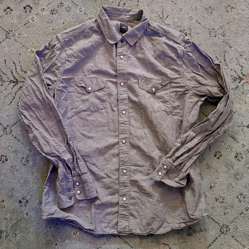Gap Gray Button-Up